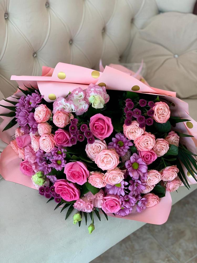 Букет цветов из: Хризантемы, Розы и Лизиантусы в Дубне