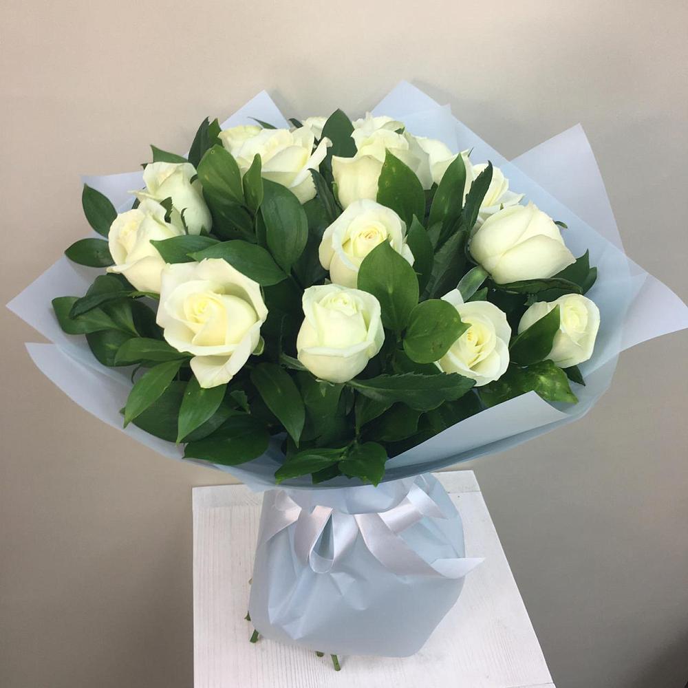 Букет 15 Белых роз Проуд в Дубне