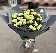 Букет Белые кустовые розы Солинеро в Дубне
