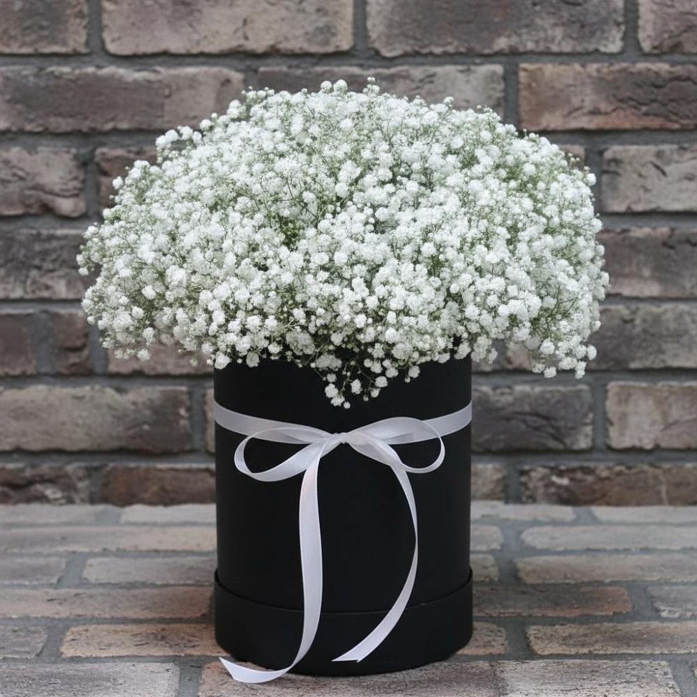 Цветочная композиция из Гипсофила в шляпной коробке в Дубне