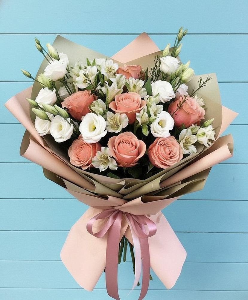 Букет цветов из: Розы, Альстромерии и Лизиантусы в Дубне