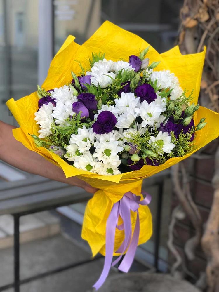 Букет цветов из: Ирисы, Хризантемы и Ромашки в Дубне