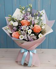 Букет цветов из:  Лизиантусы, Розы, Альстромерии и Гипсофила в Дубне