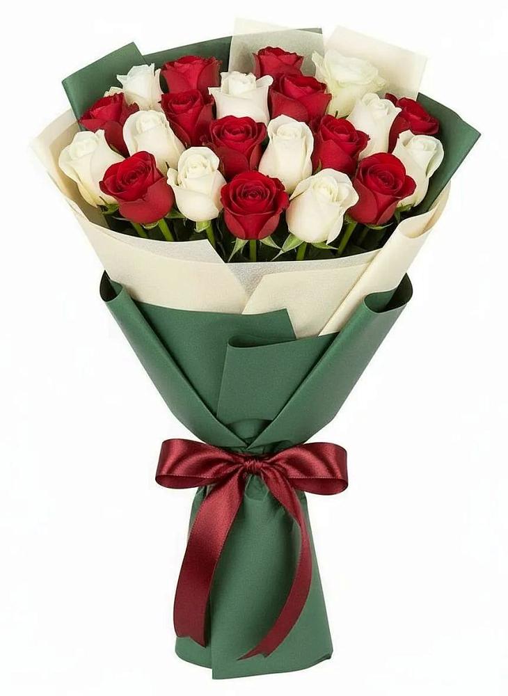 Букет Микс из красных и белых роз в Дубне