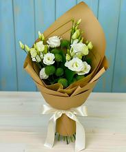 Букет цветов из:  Хризантемы и Лизиантусы в Дубне