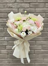 Букет цветов из:  Гвоздики, Розы, Лизиантусы и Хризантемы #REPLACE_PRED# Дубне