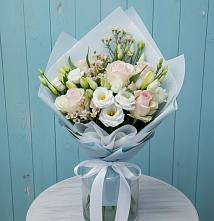 Букет цветов из:  Розы и Лизиантусы в Дубне