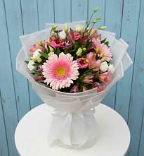 Букет цветов из:  Герберы, Альстромерии и Лизиантусы в Дубне
