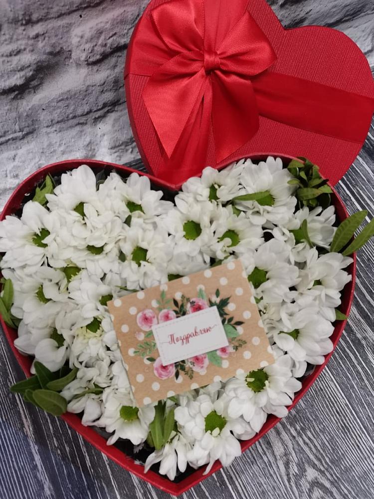 Цветочная композиция из Хризантемы в виде сердца в Дубне