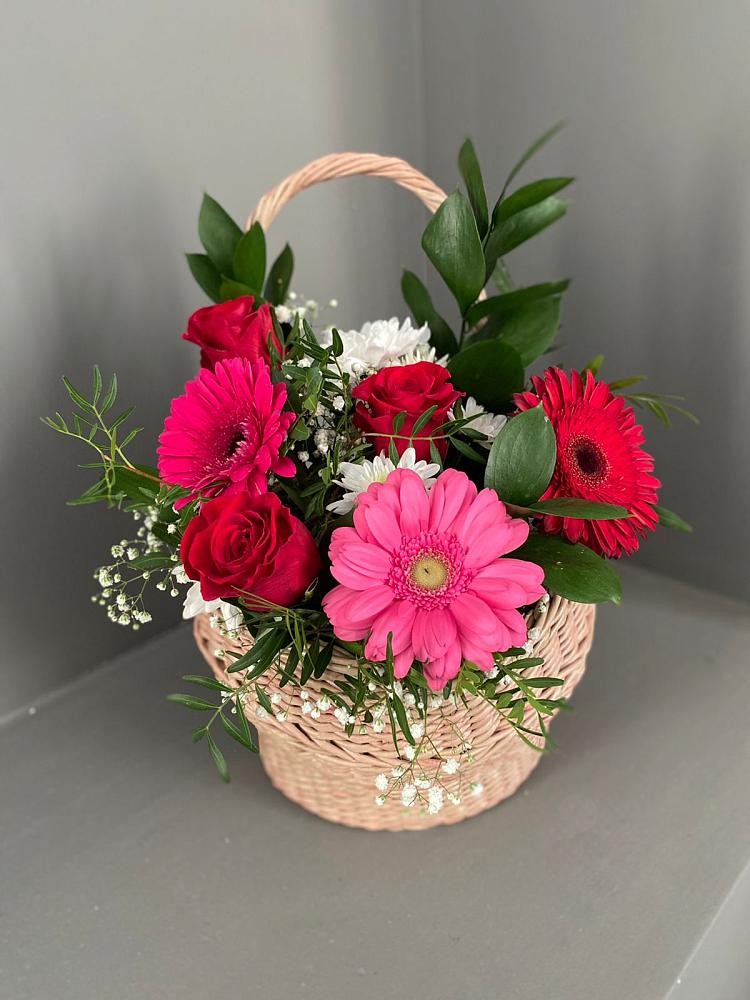 Цветочная композиция из Розы, Хризантемы и Герберы в корзине в Дубне