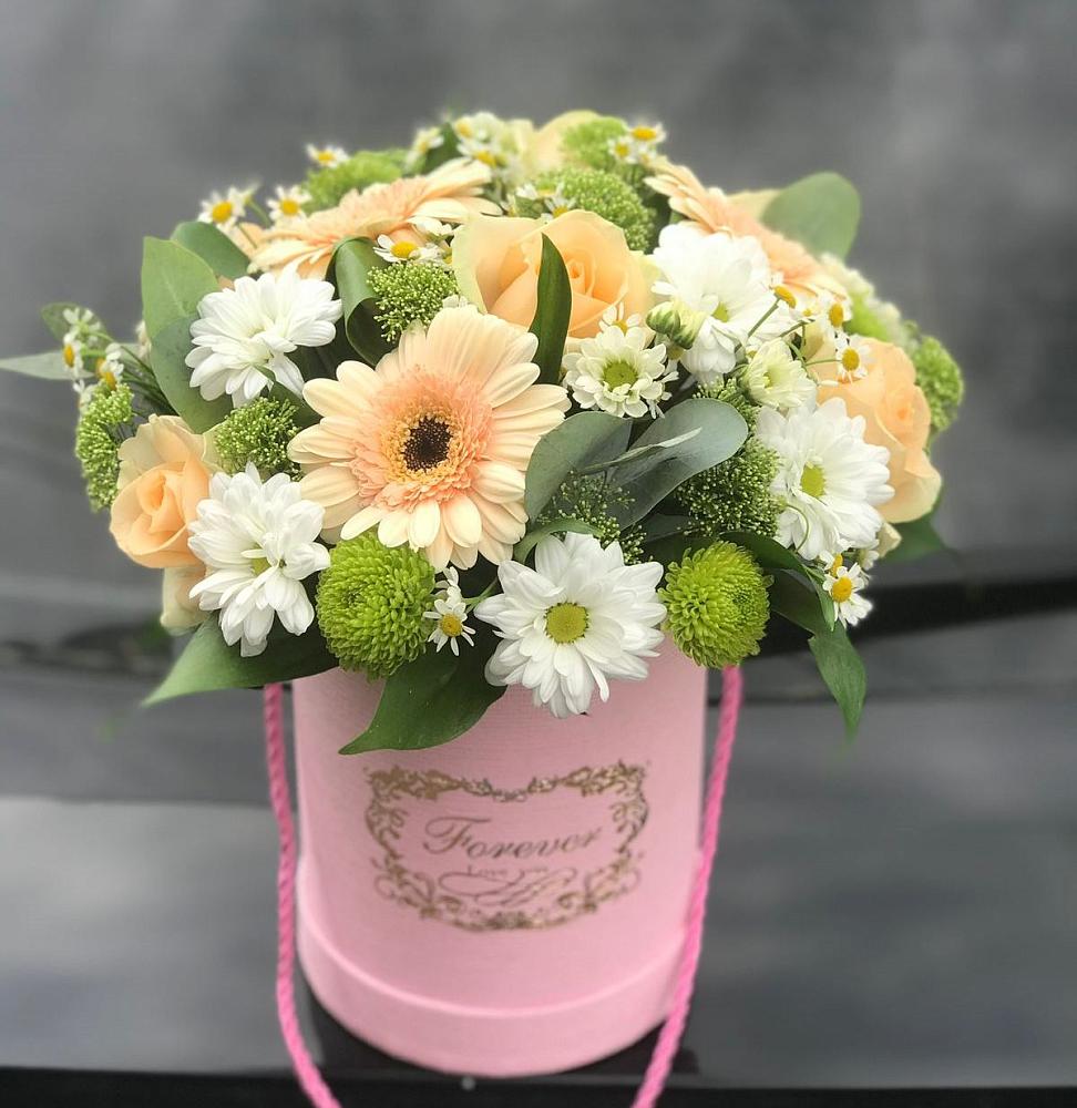 Цветочная композиция из Розы, Герберы и Хризантемы в шляпной коробке в Дубне