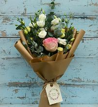 Букет цветов из:  Розы и Лизиантусы в Дубне