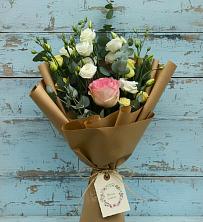 Букет цветов из:  Розы и Лизиантусы в Дубне
