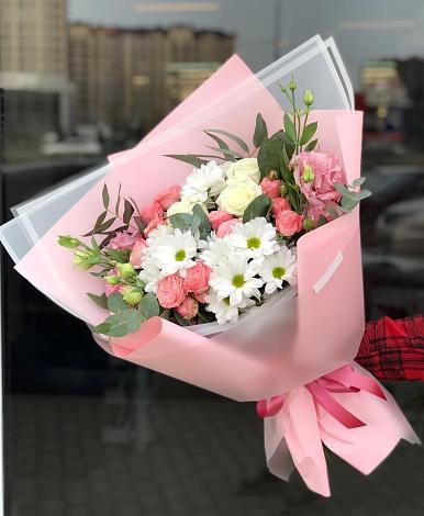 Букет цветов из: Розы, Лизиантусы и Хризантемы в Дубне